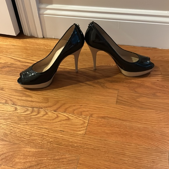 Stuart Weitzman size 7.5 peeptoe pumps - Picture 9 of 14